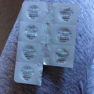 NARS radiant longwear foundation MEDIUM SAMPLES